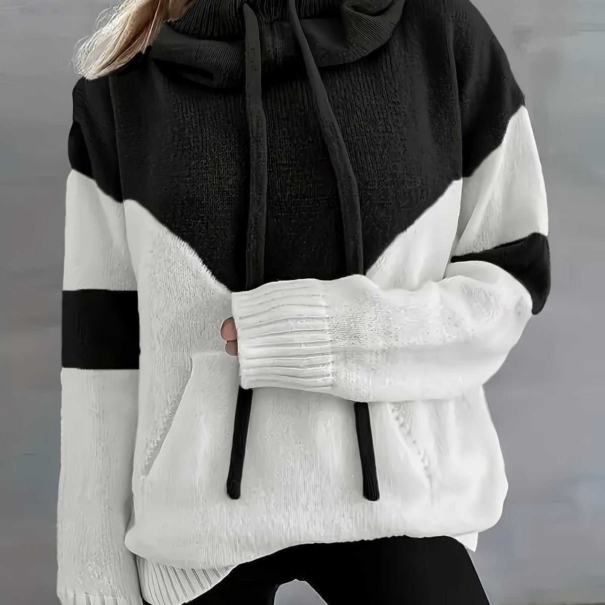 Women's Contrast Colour Relaxed Hooded Jumper - Black