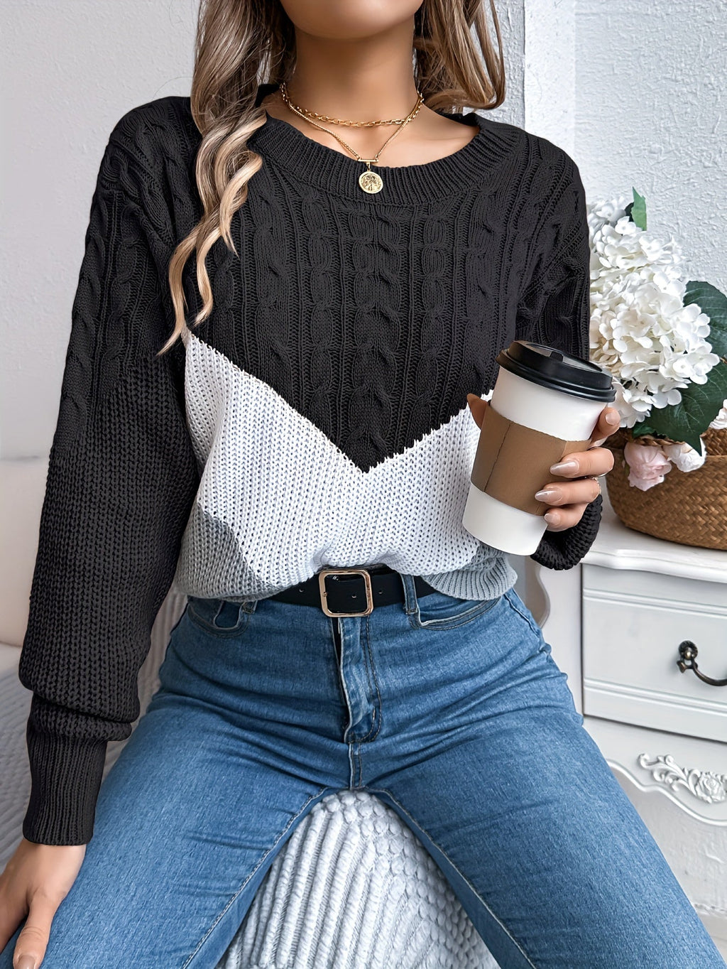 Women's Two-Tone Knit Crew Neck Pullover