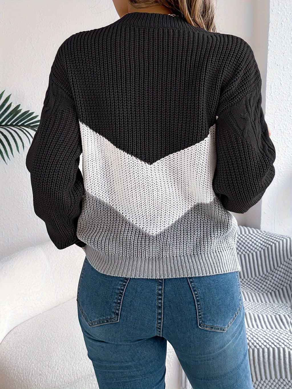 Women's Two-Tone Knit Crew Neck Pullover