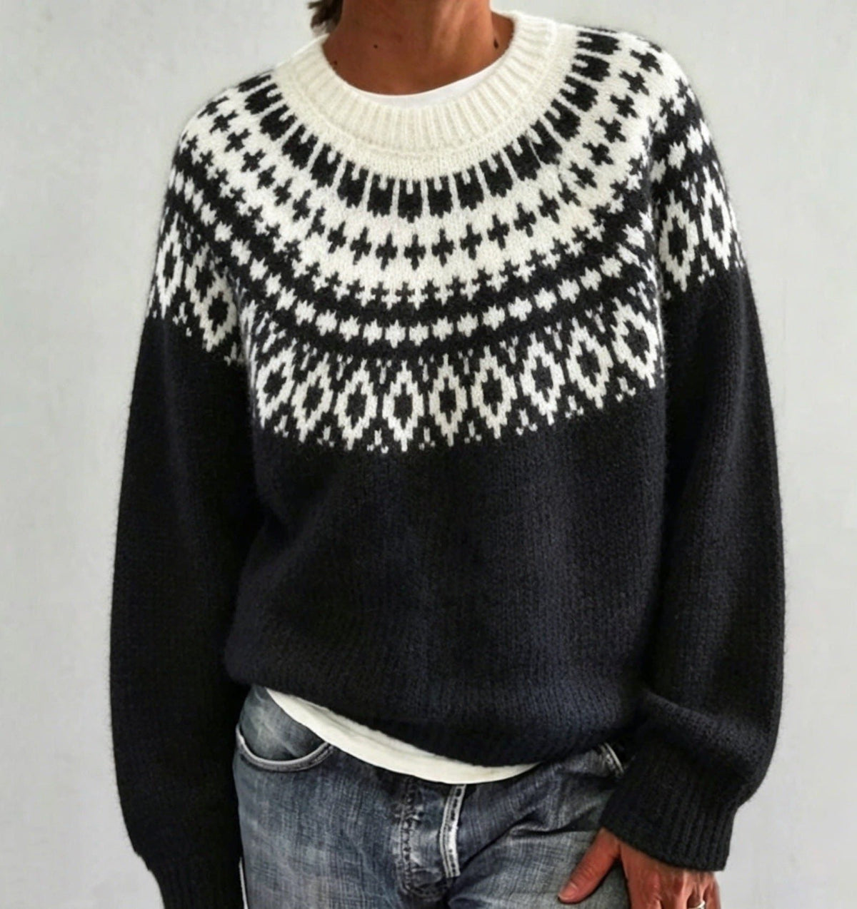 Women's Patterned Yoke Crew Neck Pullover in Extended Sizes - Black