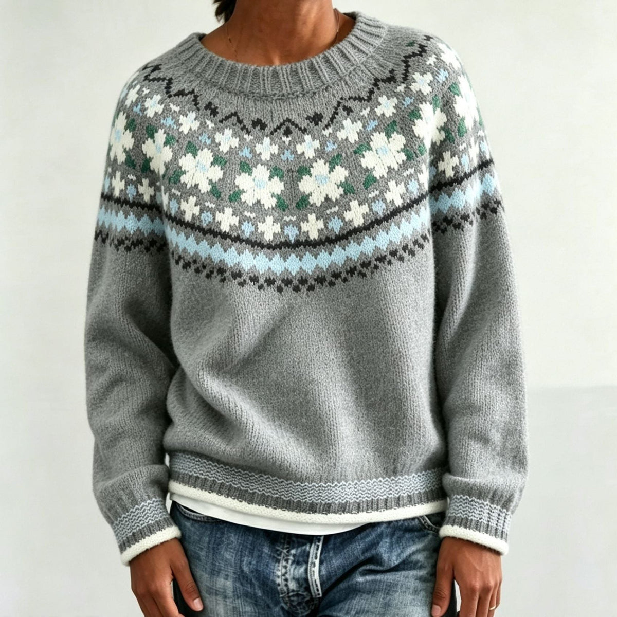 Women's Patterned Yoke Crew Neck Pullover in Extended Sizes - Grayish